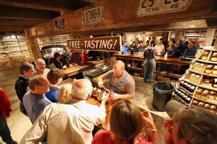 Pigeon Forge: Famous Moonshine & Wine Tasting Tour - Visiting Tennessee Homemade Wines and Smith Creek Moonshine