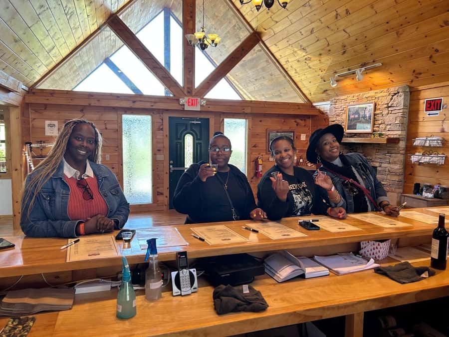 Pigeon Forge: Highlights of the Smokies Tour - Tasting Tennessee Moonshine and Local Wines