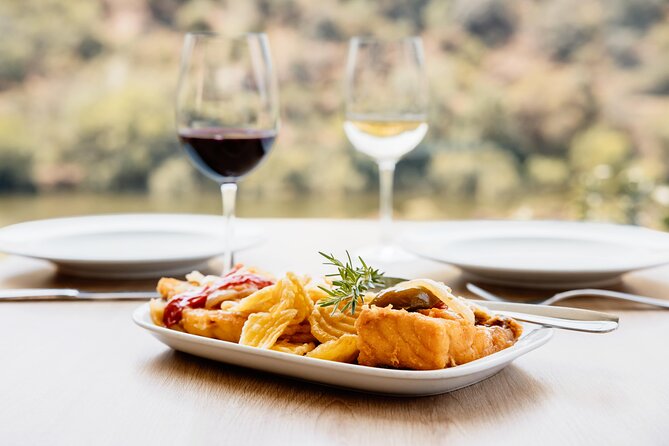 Pinhão: 4 hours Douro River Cruise with Lunch Included - Cruising the Douro River in an Intimate Setting