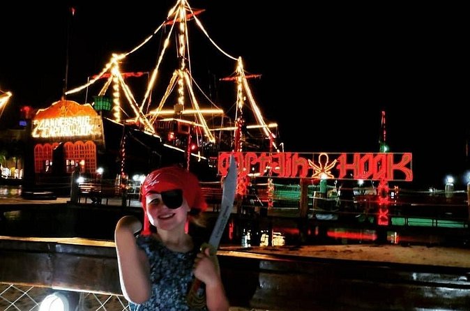 Pirate Show in Cancun! Dinner & drinks - Dinner and Drinks: A Themed Feast at Sea