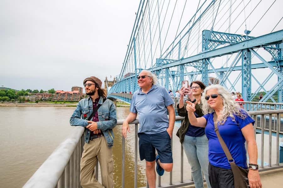 Pittsburgh: Downtown Food Tour with 6 Gems Food Tastings - Exploring Downtown Pittsburghs Iconic Food Stops