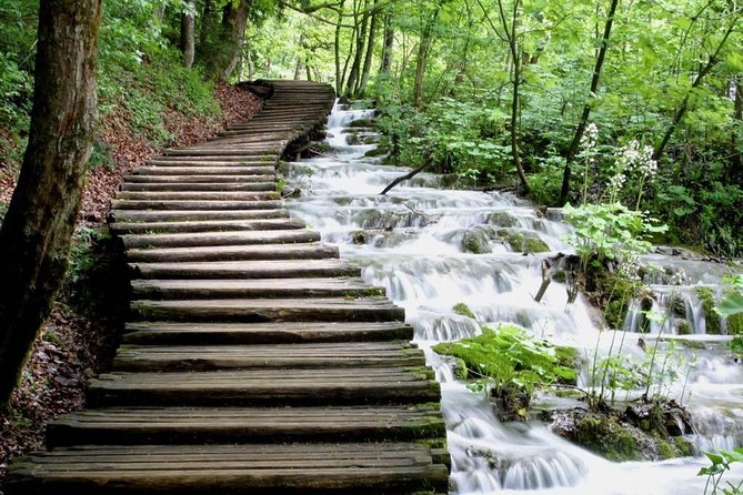 Plitvice Lakes Small Group Tour Ecco from Split or Trogir - Exploring Plitvice Lakes: Wooden Pathways and Waterfalls