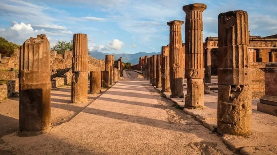 Pompeii: 2-Hour Group Walking Tour with Skip-the-Line Option - The Experience of Visiting Pompeii with a Local Archaeologist