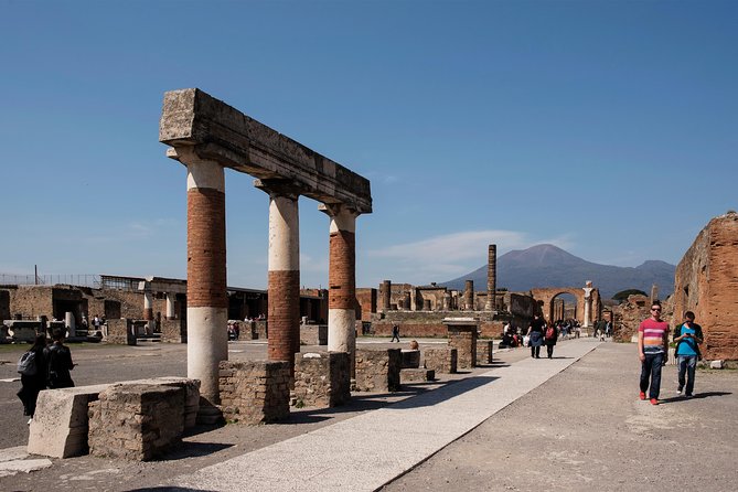 Pompeii excavations: skip-the-line private tour - Navigating the Narrow Streets and Classic Ruins