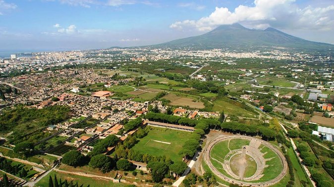 Pompeii Guided Walking Tour with Entry Ticket and Archaeologist - Navigating Pompeii’s Ruins with an Archaeologist