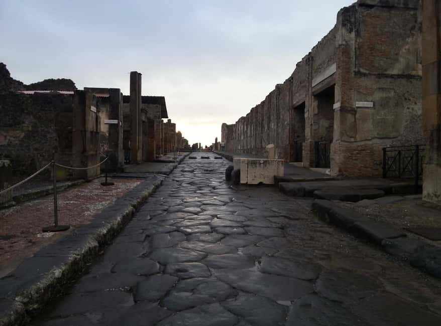 Pompeii: Semi-private tour with an Archeologist Guide - The Small-Group Experience at Pompeii