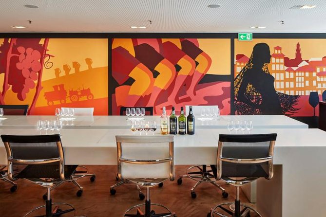 Port Wine Cocktails Workshop at Espaço Porto Cruz, Vila Nova de Gaia, Portugal - Discovering the History of Port Wine at Espaço Porto Cruz