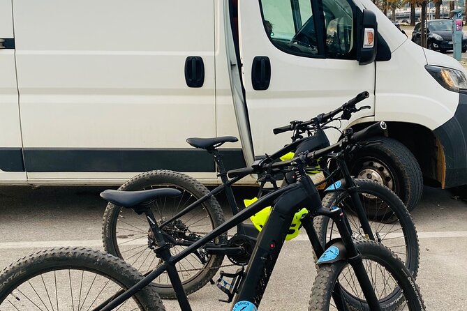 Portimão sightseeing guided tour on e-bikes - Discovering the Charm of Alvor Village