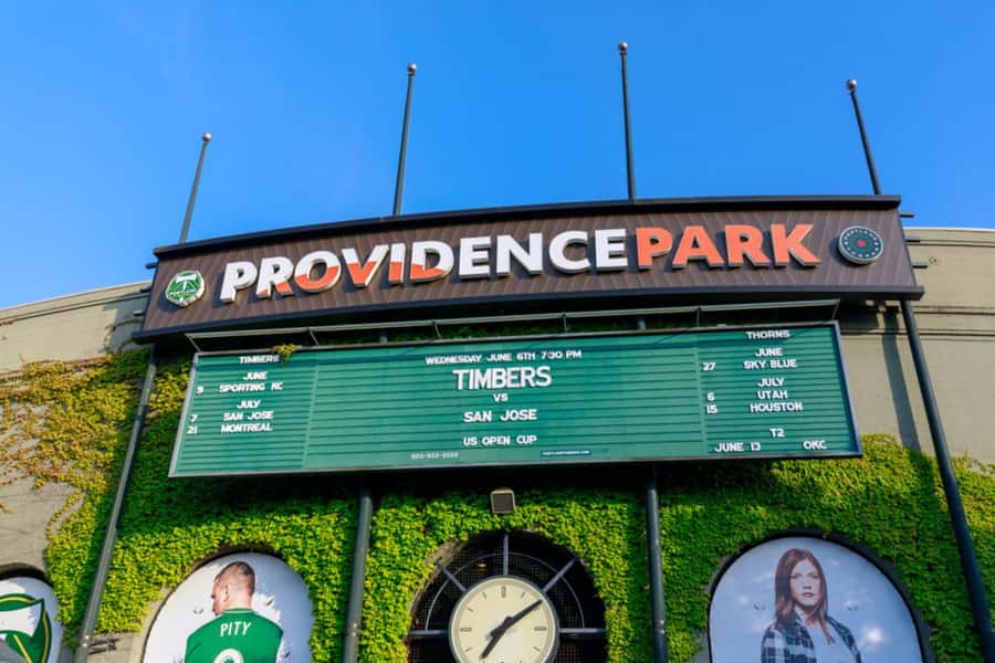 Portlands Holiday Magic A private Christmas Tour - Starting Point: Crafty Wonderland’s Holiday Charm