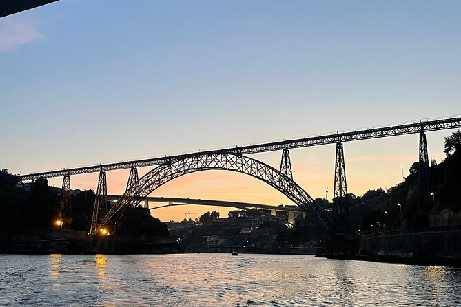 Porto: 2h Private Tour (1 to 6 people) on the Douro River with a local - Key Points