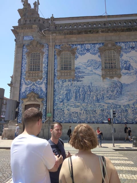 Porto: Azulejos Tiles Walking Tour - Starting at the Igreja do Carmo: The Gateway to Tile Art