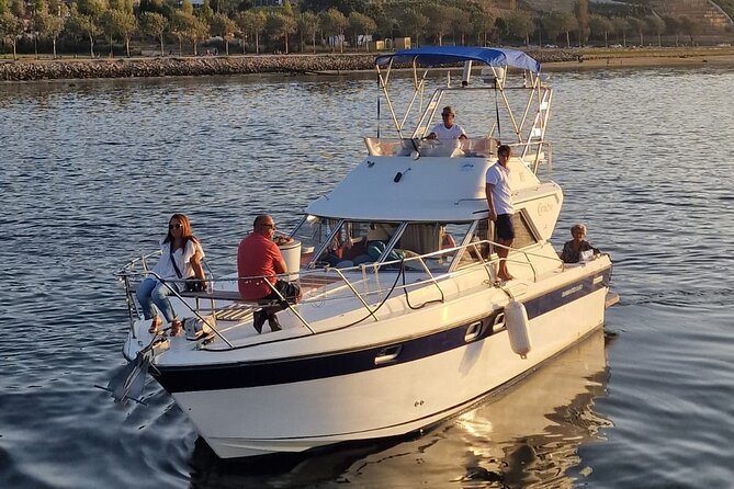 Porto: Brunch on the river Douro private - Starting Point at Douro Marina and Meeting Details