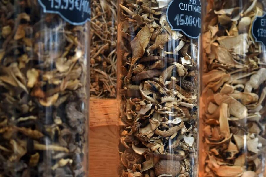 Porto: guided gastronomic tour of the Bolhão Market with tastings - Exploring the Historic Bolhão Market in Porto