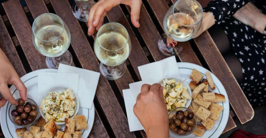 Porto: Private Evening Tour with Drinks & Bites - Discovering Porto’s Evening Vibe in the Clérigos Neighborhood