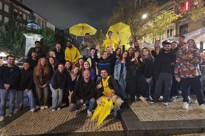Porto Pubcrawl: 5h,7 Drinks,4 bars &Skip the line Club Entry - From the Fonte dos Leões to Porto’s Night Venues