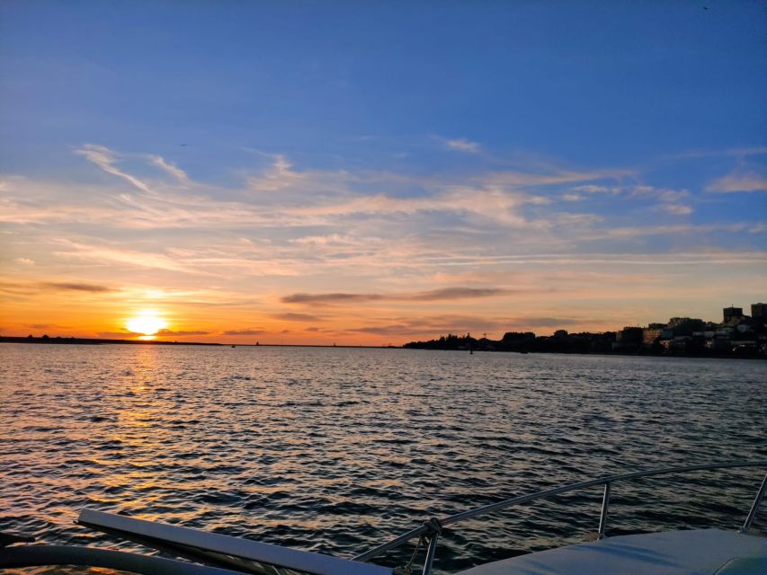 Porto:Private Boat Tour 6 Bridges 1h30 group price up to 6px - Unraveling the Route Between Porto and Vila Nova de Gaia