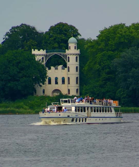 Potsdam: The evening Wannsee tour. Castles, parks, and villas. - Visiting Babelsberg Palace and Park