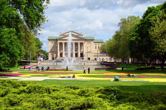 Pozna Experience 2-Hours Guided Walking Tour - Iconic Landmarks and Theatres