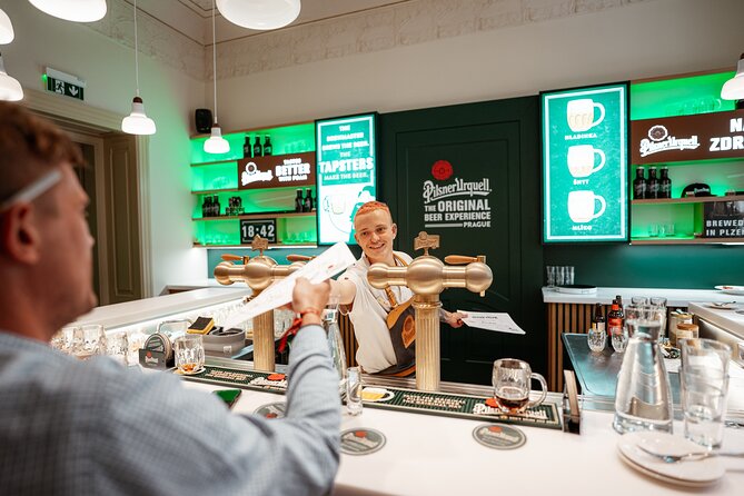 Prague Beer Pouring Class at Pilsner Urquell - Recognizing a Good Beer from a Bad One