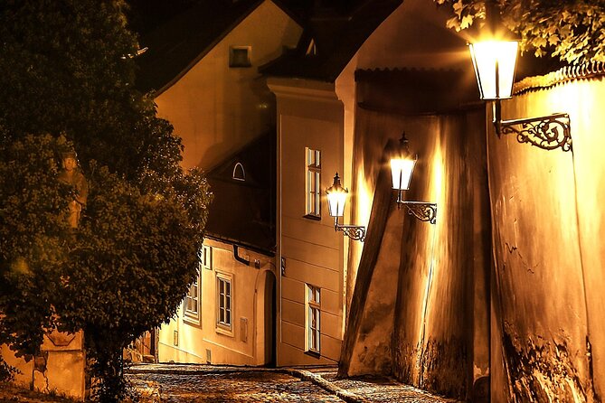 Prague Photoshoot for Couples, Betrothed, Family & Friends - The Experience with a Professional Photographer