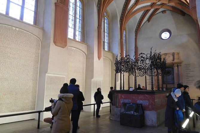 Prague Synagogues and Jewish Quarter Private Walking Tour - Visiting the Maisel Synagogue: A Symbol of Philanthropy
