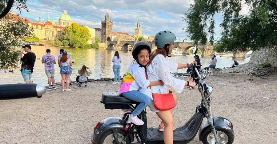Prague: VIP Private 3 hours E-scooter tour with guide - Starting Point at Uhelny Trh 9: Your Convenient Meeting Spot