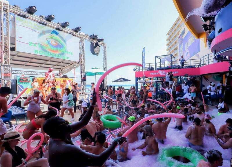 Premium Beach Party Coco Bongo - Location and Venue: Beach Party Coco Bongo in Cancun