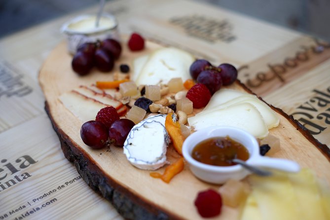 Premium Lisbon Wine and Tapas Tasting - Sampling a Wide Range of Portuguese Wines