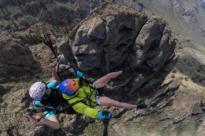 Premium paragliding in Tenerife with the best staff of pilots: Emotion and safety - How Sky of Tenerife Delivers a Safe and Exciting Paragliding Experience