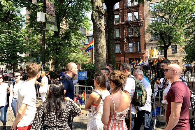 Pride Tours NYC's LGBTQ Historical Walking Tour - Starting Point at Christopher Park and Its Significance