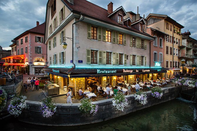 Private 2-hour Walking Tour of Annecy with official tour guide - Exploring Lake Annecy with a Scenic Sighseeing Stop