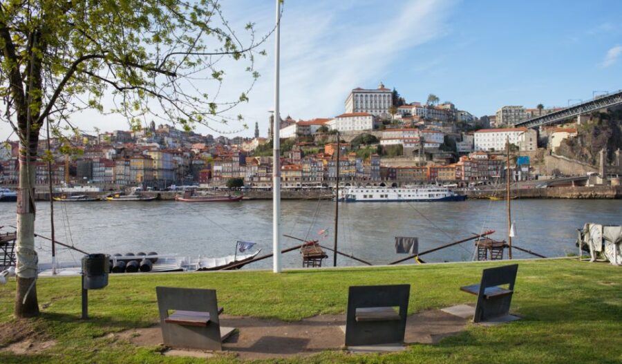 Private 4 hours tour of the "Main Monuments" in Oporto - Starting with Porto’s Historic Heart and Architectural Wonders