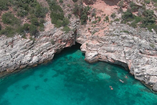 Private 6 H Boat Dafina Bay & Bear's Bay - Visiting the Haxhi Ali Cave and Snorkeling Fun