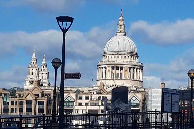 Private Arrival Transfer: Gatwick Airport to Central London - Meet and Greet at Gatwick for a Seamless Arrival