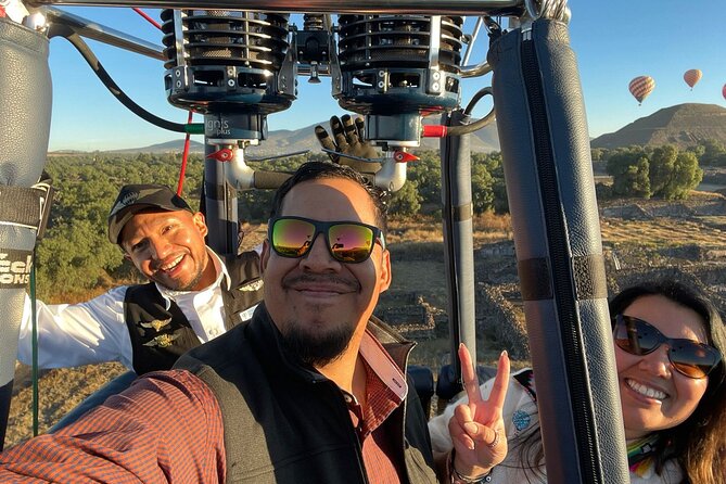 Private Balloon Flight over Teotihuacan plus Breakfast and Entry - Watching the Sunrise Over Teotihuacan from the Balloon