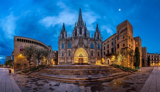 Private Barcelona Walking Tour & Wine Tasting + Tapas Dinner - Walking Through Barcelona’s Oldest Neighborhoods
