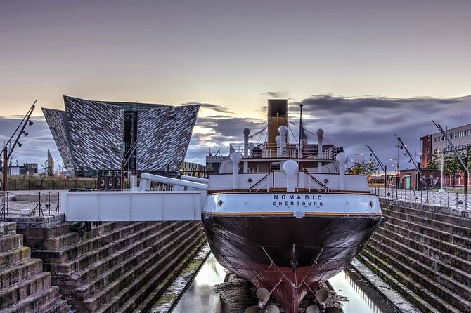Private Belfast city & peace wall tour - Starting Point: Central Belfast at Glengall Street