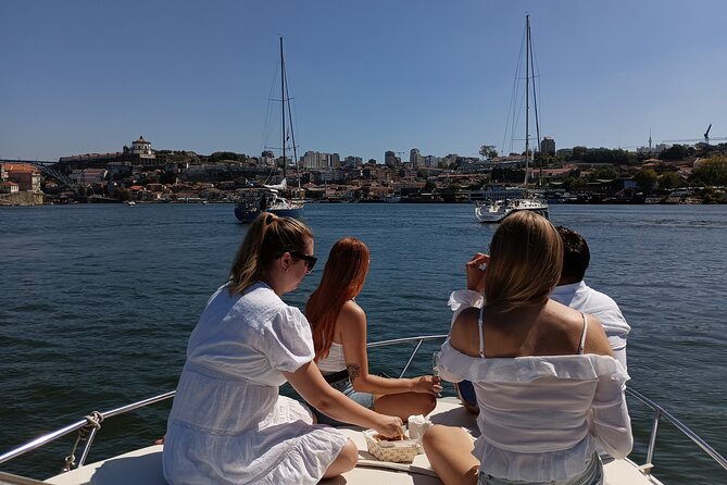 Private Boat Tour 6 Bridges and Ribeira 1h30 group price up to 6px - Starting Point at Douro Marina in Vila Nova de Gaia