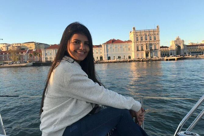 PRIVATE BOAT TOUR Lisbon - The 2-Hour Private Sailing Experience
