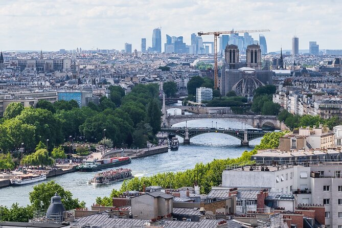 Private Boat Trip in Paris - View of Paris’s Historic Bridges from the Seine