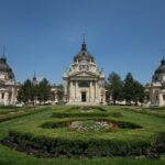 Private Budapest All In One Walking Tour with Strudel Stop - Relaxing at the Szechenyi Baths and Pool