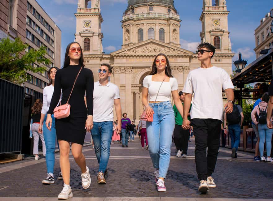 PRIVATE Budapest by Nights: GUIDED tour whit WINE tasting - Starting Point at Starbucks on Fashion Street