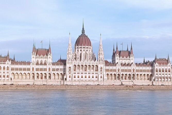 Private car or minivan transfer from Budapest to Vienna or back. - Pickup and Drop-off Flexibility in Budapest and Vienna