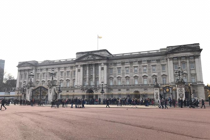 Private Chauffeur at your Disposal in London - Tailored London Tours with Your Personal Driver