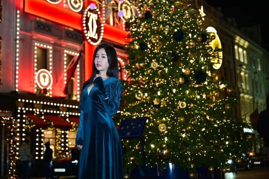 Private Christmas Lights Photoshoot in London - Iconic London Christmas Light Displays Featured in the Photoshoot