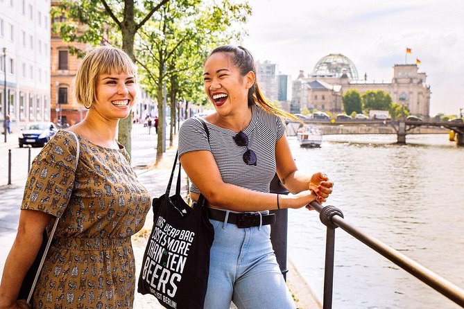 Private City Kickstart Tour: Berlin - Meeting Point at the Hotel Adlon Kempinski