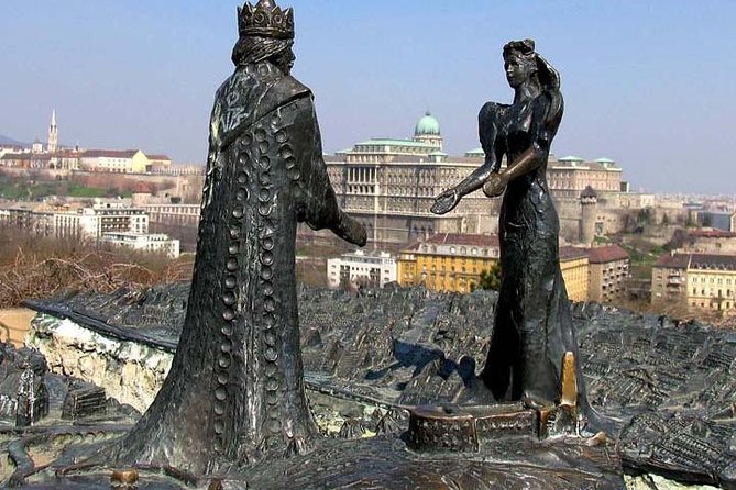 Private City Tour in Budapest 4 hours - Exploring Kossuth Lajos Square and the Hungarian Parliament