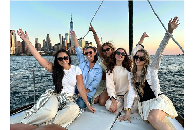 Private Classic Sailboat Tour in New York City - The Classic Vessel and Its Comforts