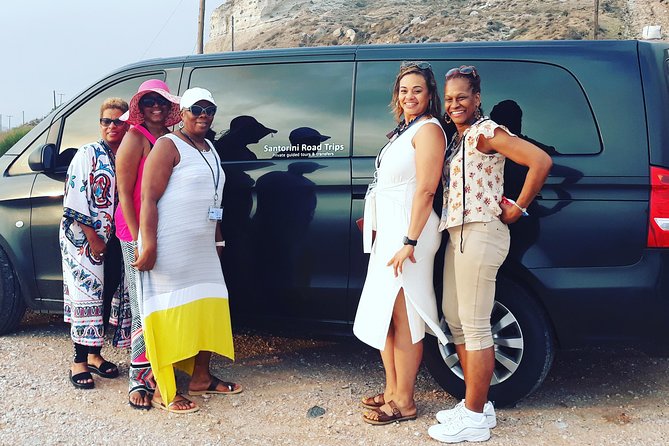 Private Classic Santorini Panorama: Visit the most popular destinations! - Iconic Views from the Akrotiri Lighthouse