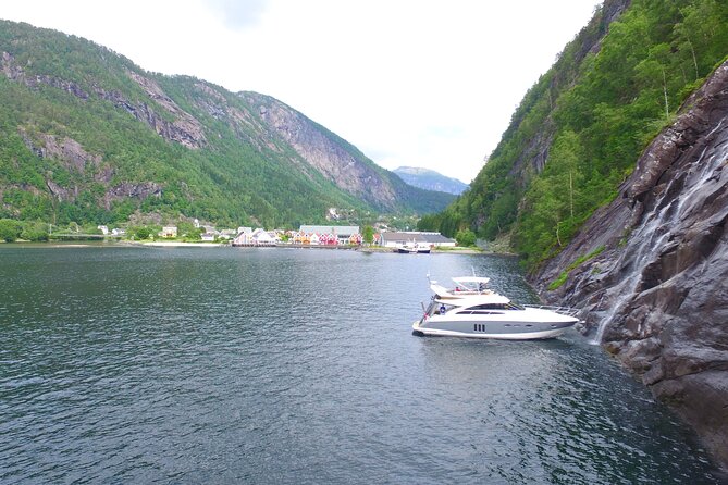 Private cruise - Fjord and waterfalls cruise to Modal- Mostraumen - Starting the journey from Bergen’s historic Bryggen district